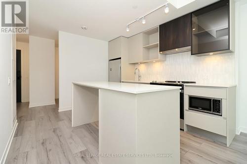 323 - 395 Dundas Street W, Oakville, ON - Indoor Photo Showing Kitchen