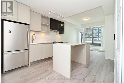 323 - 395 Dundas Street W, Oakville, ON - Indoor Photo Showing Kitchen With Stainless Steel Kitchen With Upgraded Kitchen