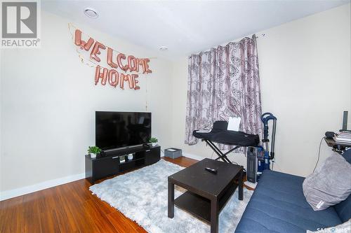 155 Marlatte Crescent, Saskatoon, SK - Indoor Photo Showing Living Room