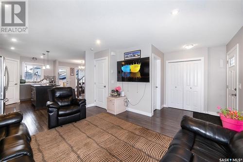 155 Marlatte Crescent, Saskatoon, SK - Indoor Photo Showing Living Room