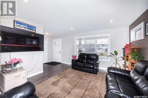 155 Marlatte Crescent, Saskatoon, SK - Indoor Photo Showing Living Room