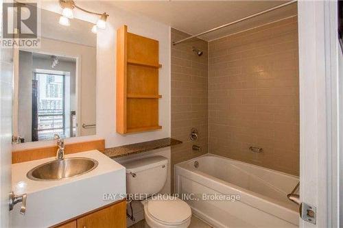 1510 - 5 Mariner Terrace, Toronto, ON - Indoor Photo Showing Bathroom