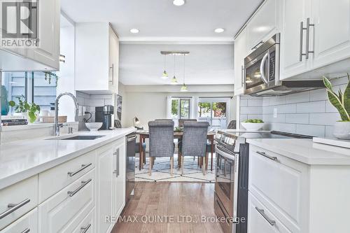 1 - 31 Keegan Parkway, Belleville, ON - Indoor Photo Showing Kitchen With Upgraded Kitchen