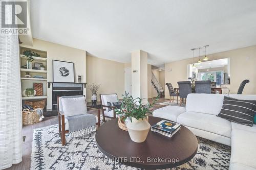 1 - 31 Keegan Parkway, Belleville, ON - Indoor Photo Showing Living Room