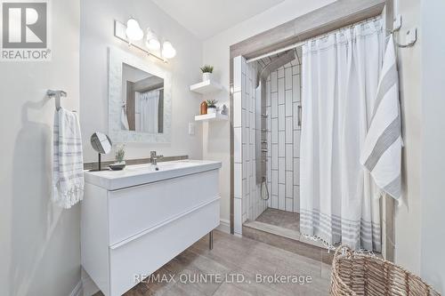 1 - 31 Keegan Parkway, Belleville, ON - Indoor Photo Showing Bathroom