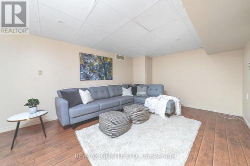 1 - 31 Keegan Parkway, Belleville, ON - Indoor Photo Showing Living Room