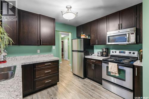 28 Anderson Crescent, Saskatoon, SK - Indoor Photo Showing Kitchen With Double Sink