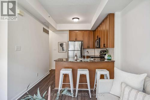 Th32 - 78 Carr Street, Toronto, ON - Indoor Photo Showing Kitchen