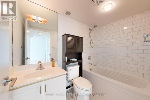 516 - 185 Legion Road N, Toronto, ON - Indoor Photo Showing Bathroom