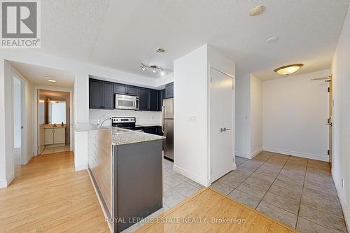 516 - 185 Legion Road N, Toronto, ON - Indoor Photo Showing Kitchen