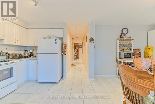 22 Lent Crescent, Brampton, ON - Indoor Photo Showing Kitchen