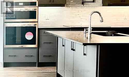 714 Daimler Parkway E, Welland, ON - Indoor Photo Showing Kitchen With Double Sink