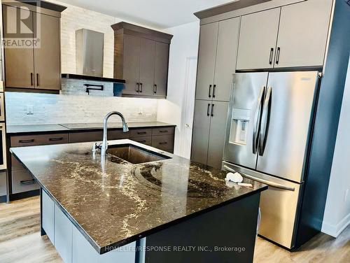 714 Daimler Parkway E, Welland, ON - Indoor Photo Showing Kitchen With Upgraded Kitchen