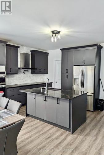 714 Daimler Parkway E, Welland, ON - Indoor Photo Showing Kitchen With Double Sink