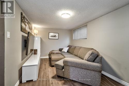 20 - 63 Fonthill Road, Hamilton, ON - Indoor Photo Showing Living Room