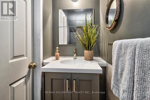 20 - 63 Fonthill Road, Hamilton, ON - Indoor Photo Showing Bathroom