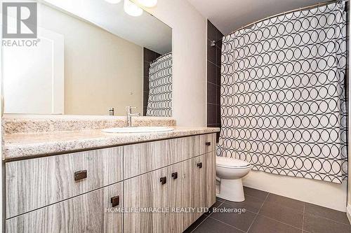 18 - 35 Midhurst Heights, Hamilton, ON - Indoor Photo Showing Bathroom