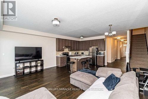 18 - 35 Midhurst Heights, Hamilton, ON - Indoor Photo Showing Living Room