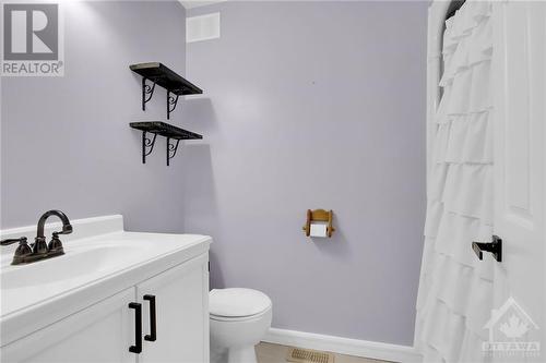 Family bathroom - 4715 Kelso Street, Prescott, ON - Indoor Photo Showing Bathroom