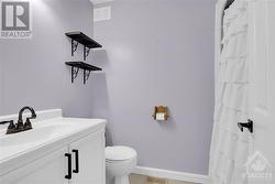 Family bathroom - 