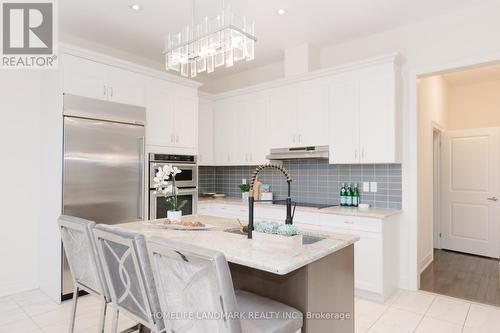 17 Fitzmaurice Drive, Vaughan, ON - Indoor Photo Showing Kitchen With Upgraded Kitchen