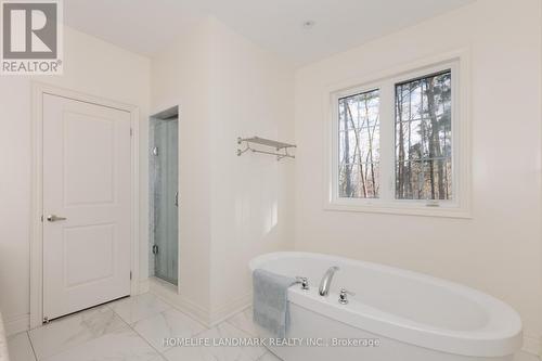 17 Fitzmaurice Drive, Vaughan, ON - Indoor Photo Showing Bathroom