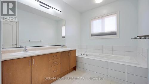 22 Temple Avenue, East Gwillimbury, ON - Indoor Photo Showing Bathroom