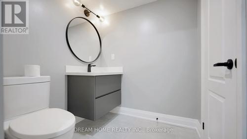 22 Temple Avenue, East Gwillimbury, ON - Indoor Photo Showing Bathroom