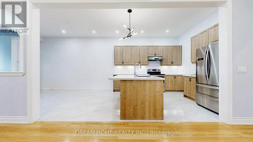 22 Temple Avenue, East Gwillimbury, ON - Indoor Photo Showing Kitchen