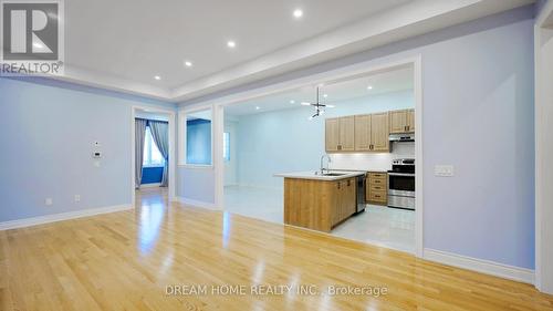 22 Temple Avenue, East Gwillimbury, ON - Indoor Photo Showing Kitchen