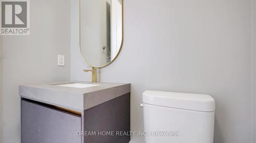 22 Temple Avenue, East Gwillimbury, ON - Indoor Photo Showing Bathroom