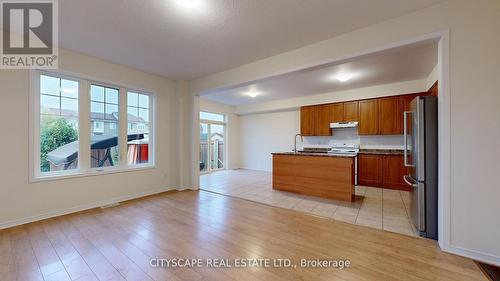 4 Hadleigh Way, Whitby, ON - Indoor Photo Showing Kitchen