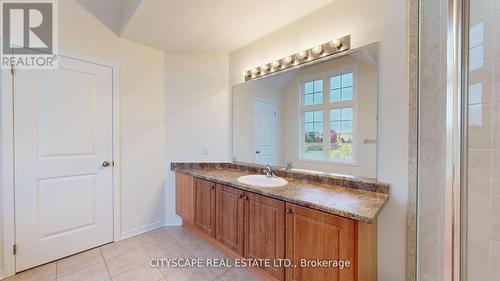 4 Hadleigh Way, Whitby, ON - Indoor Photo Showing Bathroom