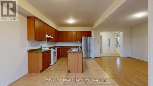 4 Hadleigh Way, Whitby, ON - Indoor Photo Showing Kitchen