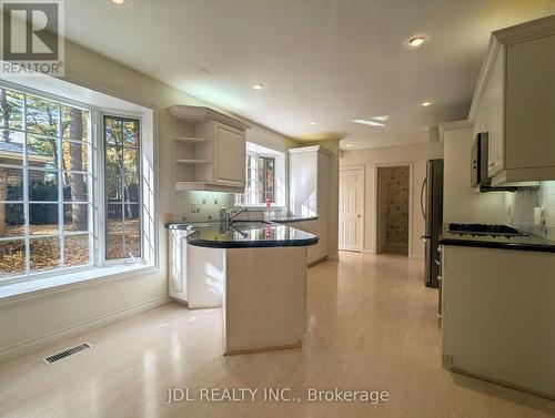 312 Dalewood Drive, Oakville, ON - Indoor Photo Showing Kitchen