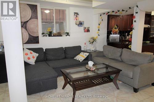 26 Briardale Road, Brampton, ON - Indoor Photo Showing Living Room