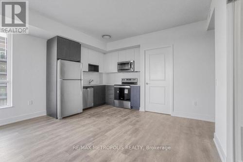 1806W - 202 Burnhamthorpe Road E, Mississauga, ON - Indoor Photo Showing Kitchen