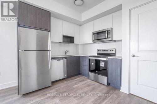 1806W - 202 Burnhamthorpe Road E, Mississauga, ON - Indoor Photo Showing Kitchen With Stainless Steel Kitchen