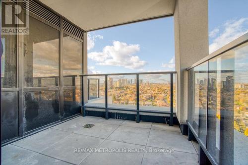 1806W - 202 Burnhamthorpe Road E, Mississauga, ON - Outdoor With Balcony With Exterior