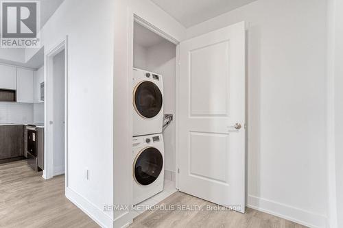 1806W - 202 Burnhamthorpe Road E, Mississauga, ON - Indoor Photo Showing Laundry Room