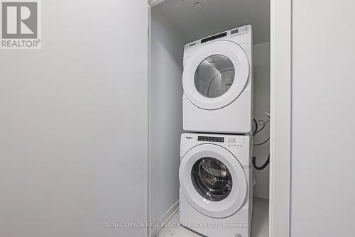 623 - 395 Dundas Street W, Oakville, ON - Indoor Photo Showing Laundry Room