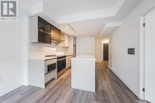 623 - 395 Dundas Street W, Oakville, ON - Indoor Photo Showing Kitchen