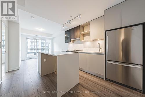 623 - 395 Dundas Street W, Oakville, ON - Indoor Photo Showing Kitchen With Stainless Steel Kitchen