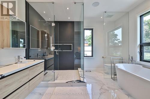 537 Warminster Drive, Oakville, ON - Indoor Photo Showing Bathroom