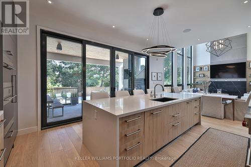 537 Warminster Drive, Oakville, ON - Indoor Photo Showing Kitchen