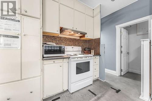 371 Niagara Street, Welland, ON - Indoor Photo Showing Kitchen