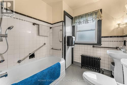 371 Niagara Street, Welland, ON - Indoor Photo Showing Bathroom