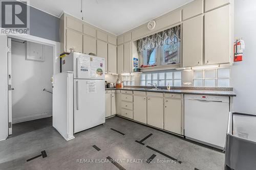 371 Niagara Street, Welland, ON - Indoor Photo Showing Kitchen