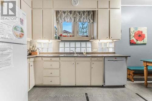 371 Niagara Street, Welland, ON - Indoor Photo Showing Kitchen