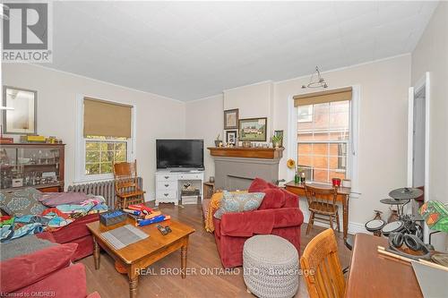 117 Fairleigh Avenue S, Hamilton, ON - Indoor Photo Showing Living Room